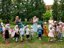 Zobrazit » Zahradní slavnost - Rozloučení s předškoláky + videa